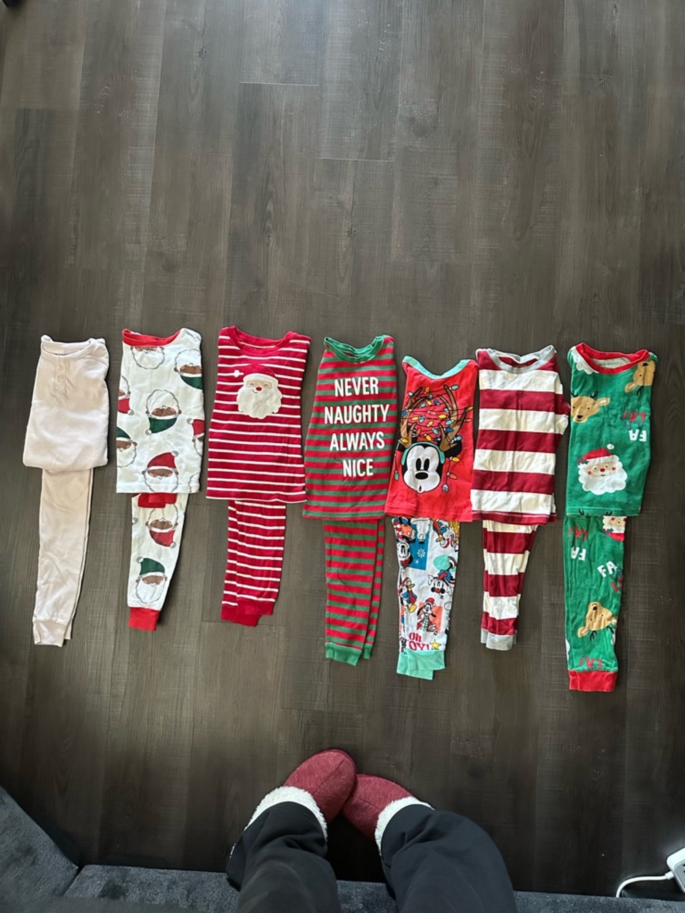 Girls 5T Christmas Pajama Set - Red & Green Assorted Characters